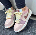 Zapatos de moda Nike Jordan de Taboada, vista lateral mostrando el diseño y color característico de la marca.