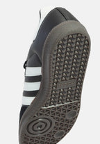 Zapatos Adidas Samba de moda en color negro, con detalles en blanco y suela de goma, en estilo casual y deportivo.