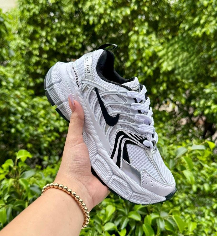 Nike Skate Blanco Negro mujer