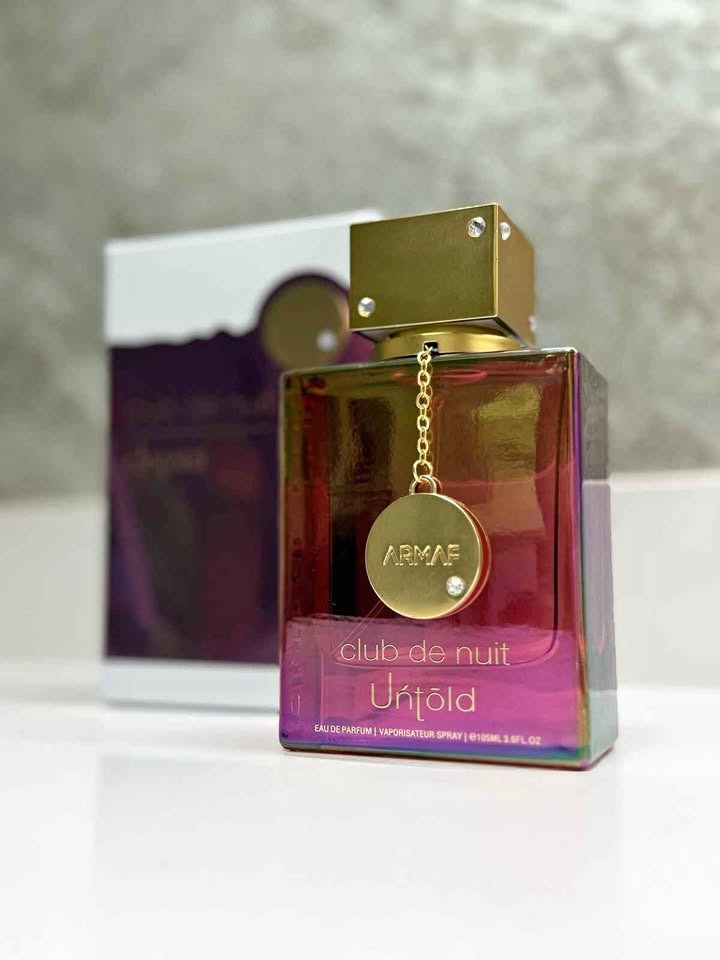 Perfume Aroma Primera Club The Nuit Untold Armaf, botella de 1.1 oz, fragancia para hombre en elegante envase.