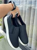Mocasin Vélez de Tula en color marrón, con diseño clásico y detalles de moda, ideal para un estilo elegante y cómodo.