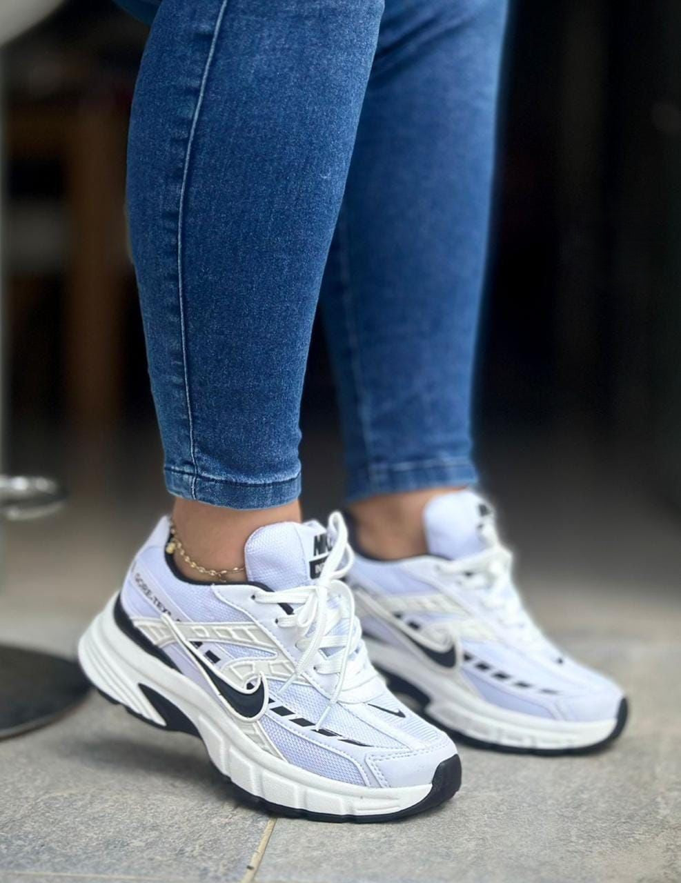 Nike initiator blanco