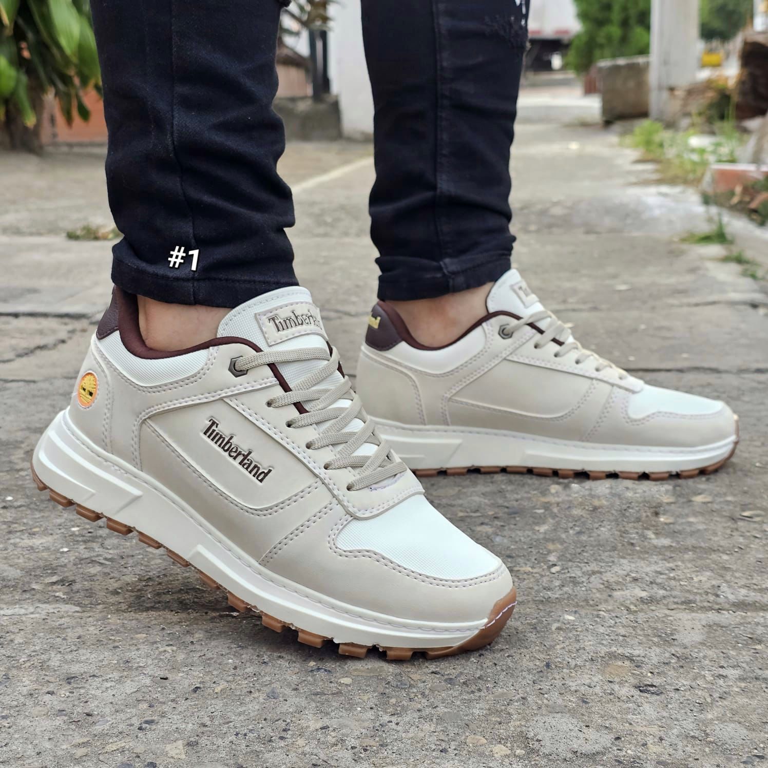 Ropa de moda de la marca Timberland en estilo casual, mostrando detalles y diseño en la imagen.