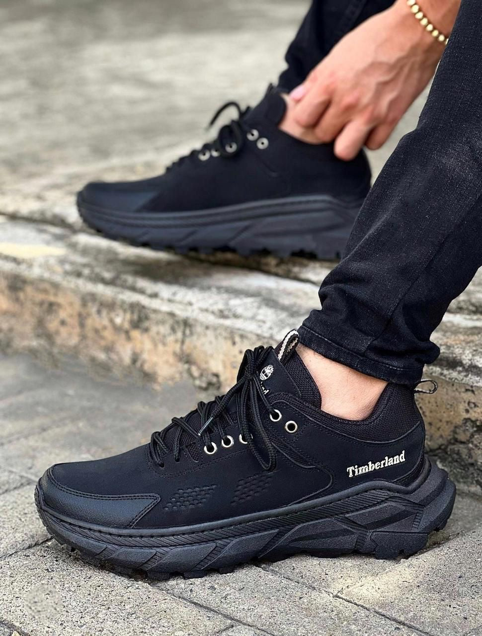 Tenis de moda Timberland de la marca Taboada, mostrando el diseño y colores en la imagen.