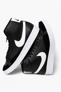 Nike Blazer Mid '77 Negro 
