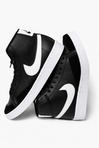Nike Blazer Mid '77 Negro 