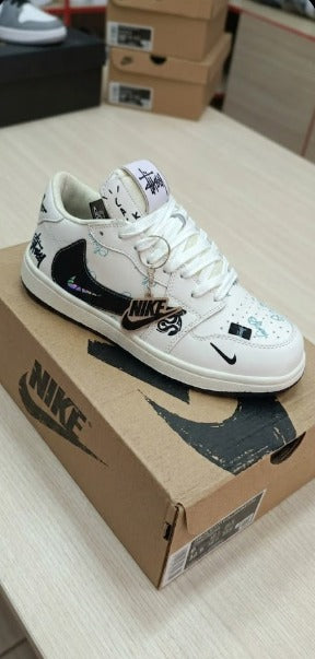 Zapatillas deportivas Jordan 1 Low Travis Scott de Valkyrie, estilo casual con diseño único y detalles en color.