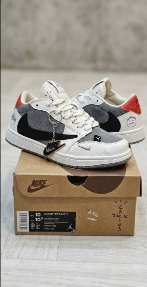 Zapatillas Jordan 1 Low Travis Scott de Valkyrie, estilo deportivo con diseño en colores neutros y detalles únicos.