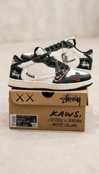 Zapatillas deportivas Jordan 1 Low Travis Scott de Valkyrie, estilo casual con diseño en colores neutros y detalles en negro y gris.
