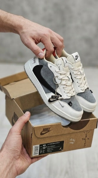 Zapatillas deportivas Jordan 1 Low Travis Scott de Valkyrie, vista lateral con detalles en colores y diseño icónico.