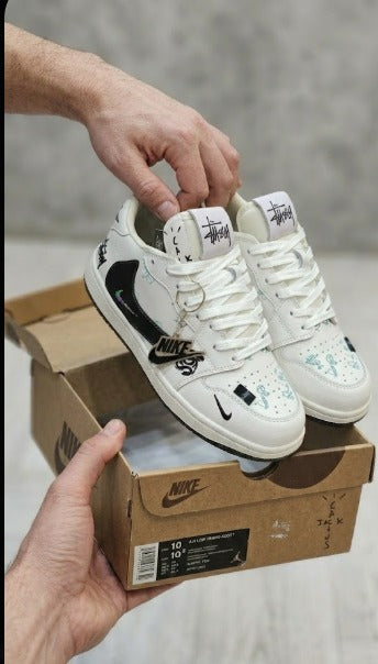Zapatillas deportivas Jordan 1 Low Travis Scott de Valkyrie con diseño en colores oscuros y detalles en blanco.
