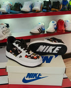 Ropa deportiva Valkyrie Nike Air Force One '07 LX en color blanco, con detalles de diseño en la imagen.
