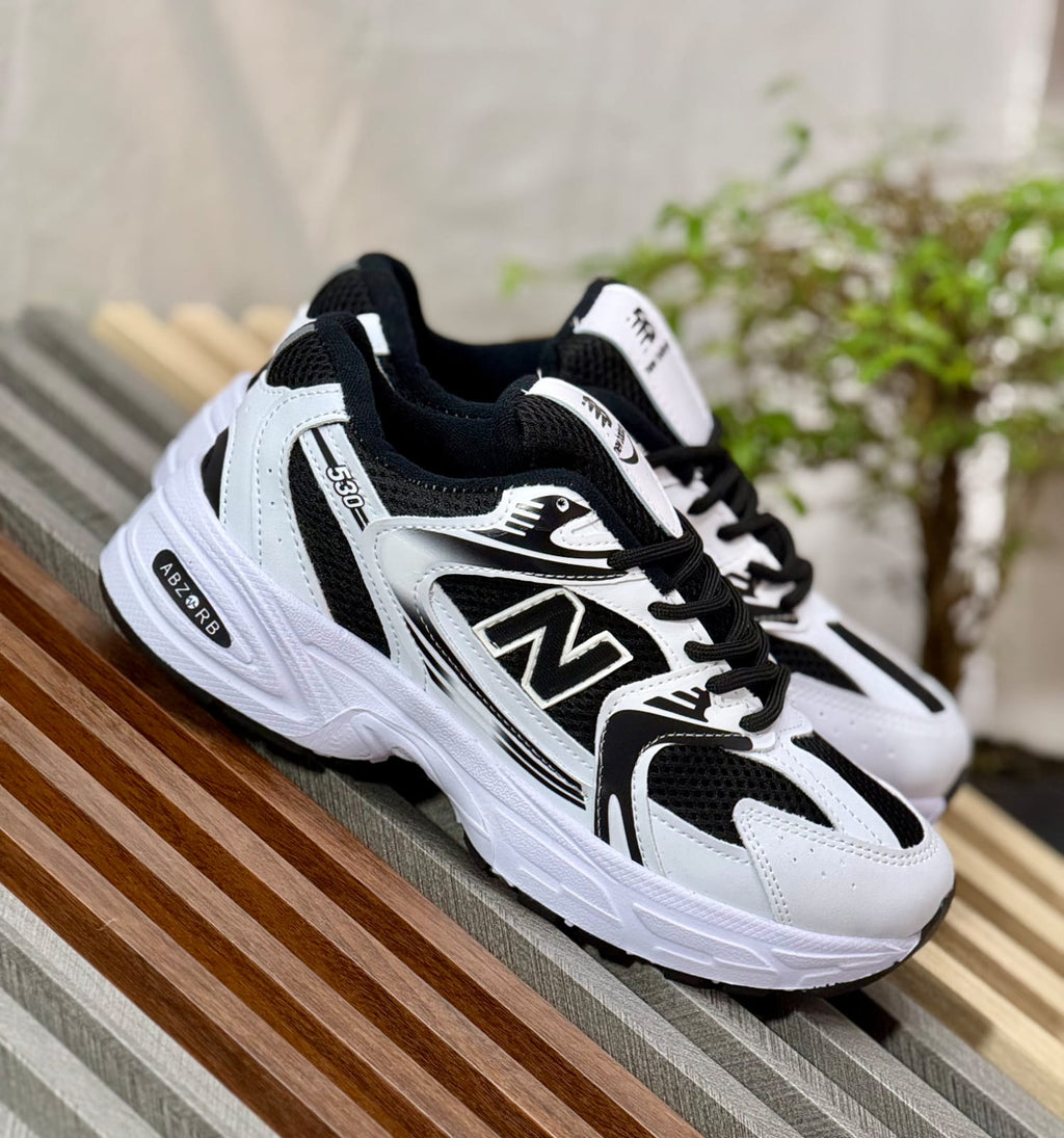 Ropa deportiva Valkyrie New Balance 530, ropa de entrenamiento con diseño moderno y cómodo, vista frontal en color negro.