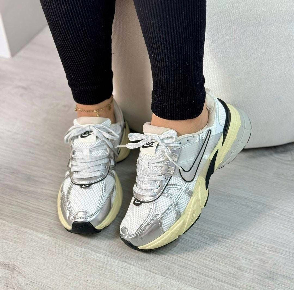 Nike V2K Run Gris