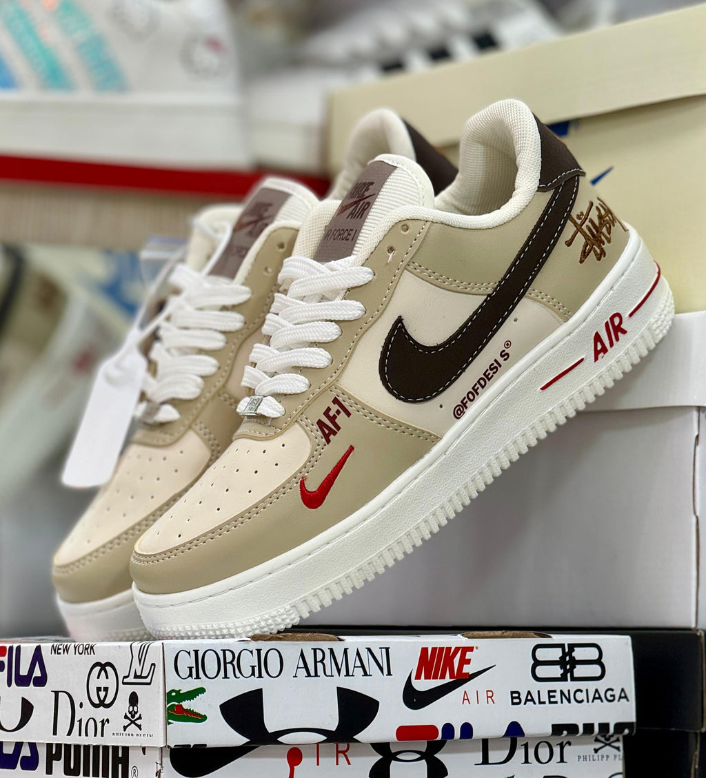 Ropa deportiva Valkyrie con diseño de Nike Air Force One en estilo boceto y pintura, en colores vibrantes y detalles artísticos