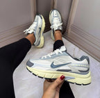 Nike Initiator Gris Beige